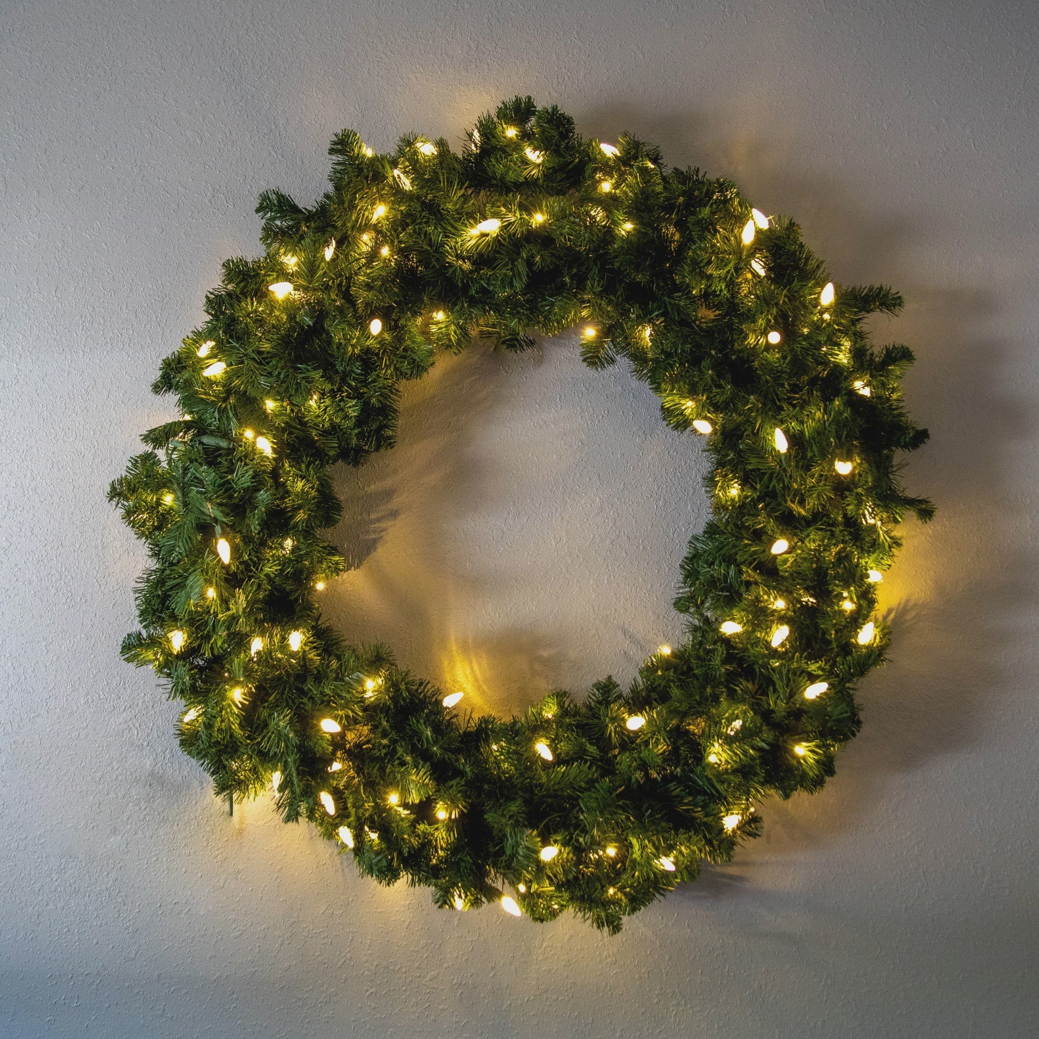 Oregon Wreath 72" - Warm White