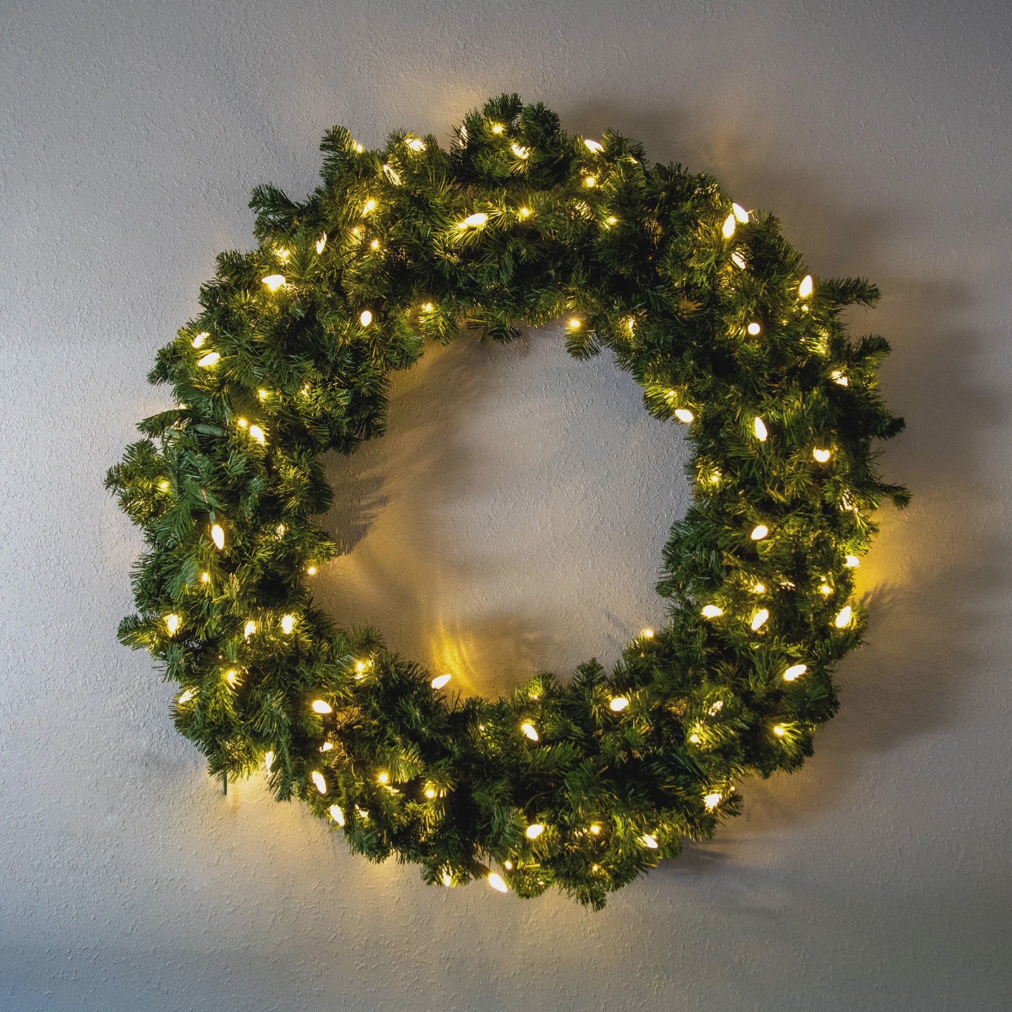 Oregon Wreath 36", (C6/5mm) - Warm White